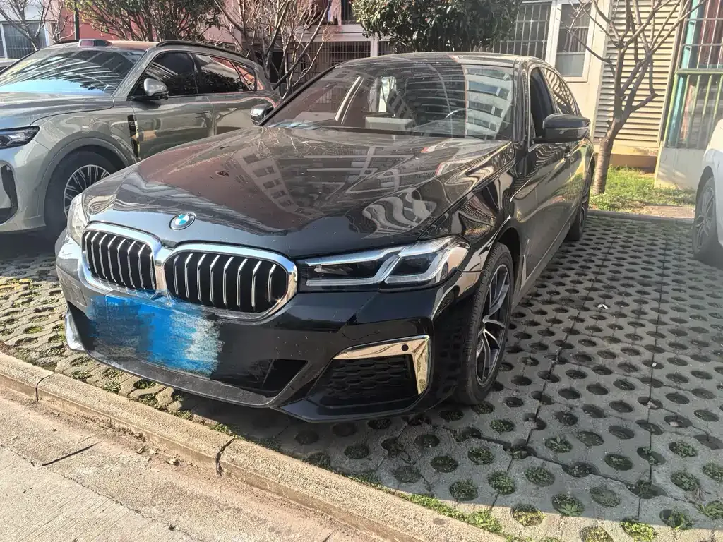 BMW 5 Series — фото 1