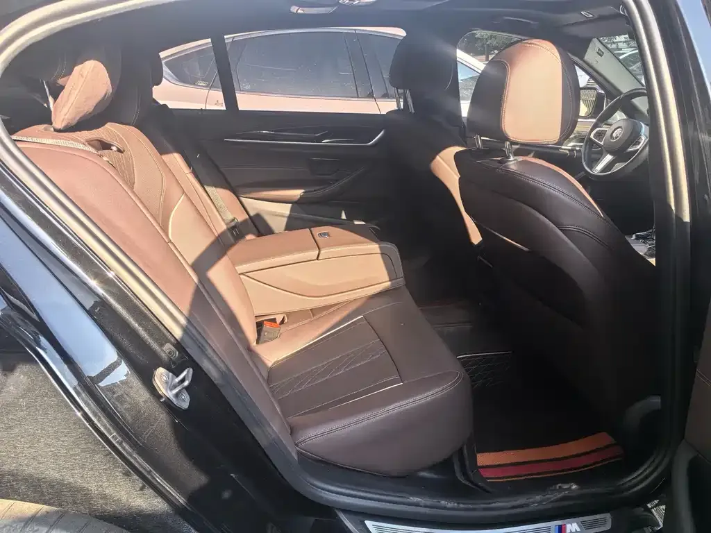 BMW 5 Series — фото 10