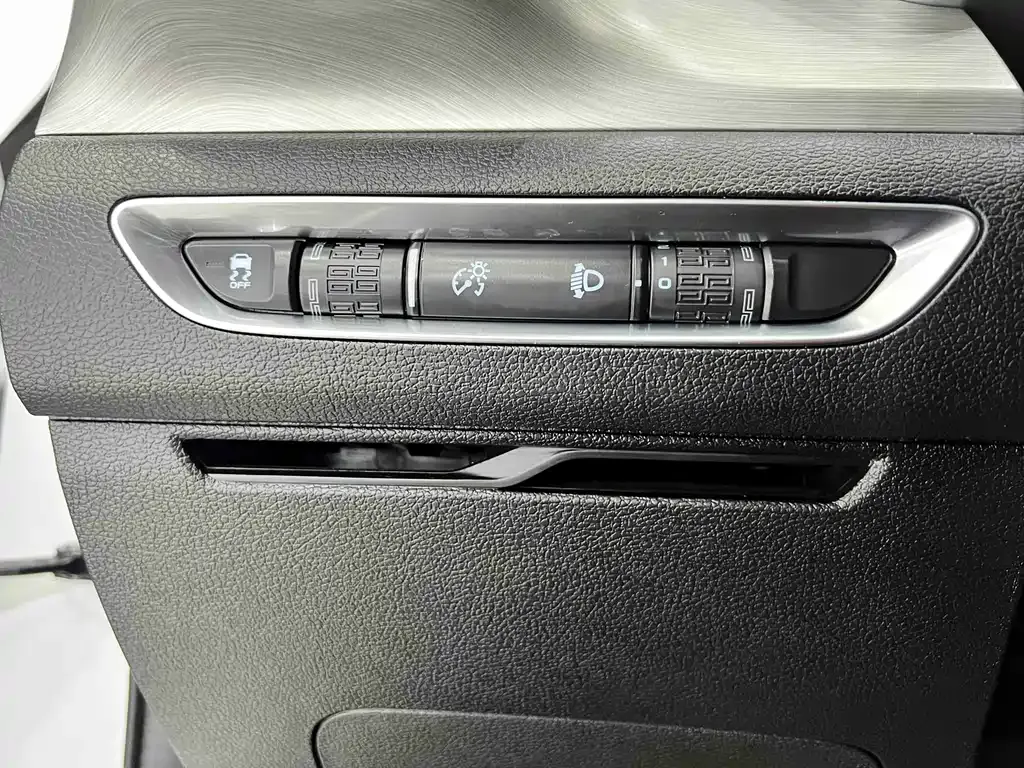 Geely Binyue — фото 10