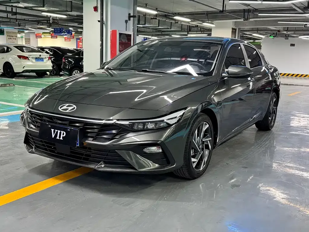 Hyundai Elantra — фото 1