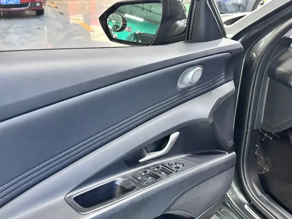 Hyundai Elantra — фото 10