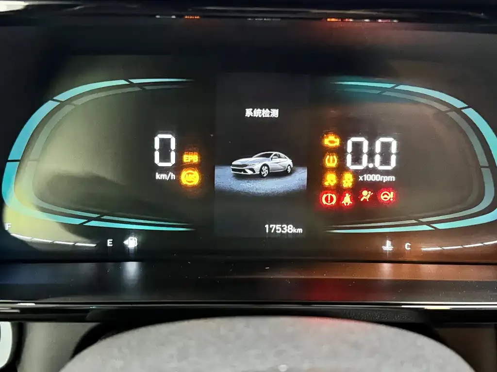 Hyundai Elantra — фото 2