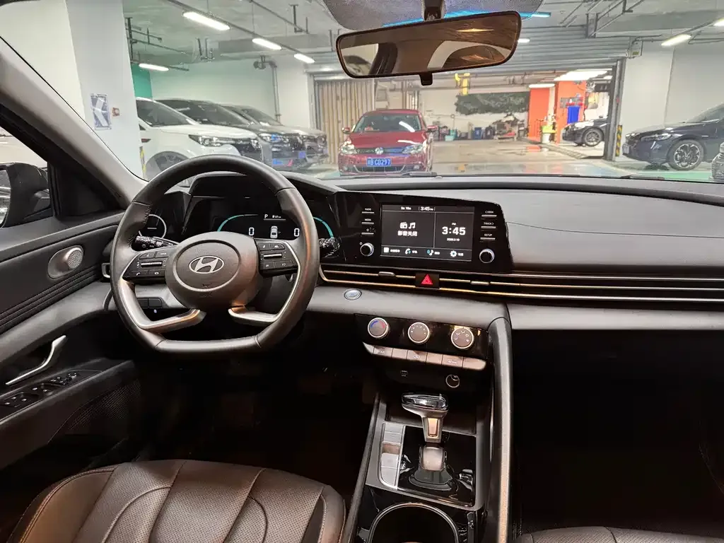 Hyundai Elantra — фото 4