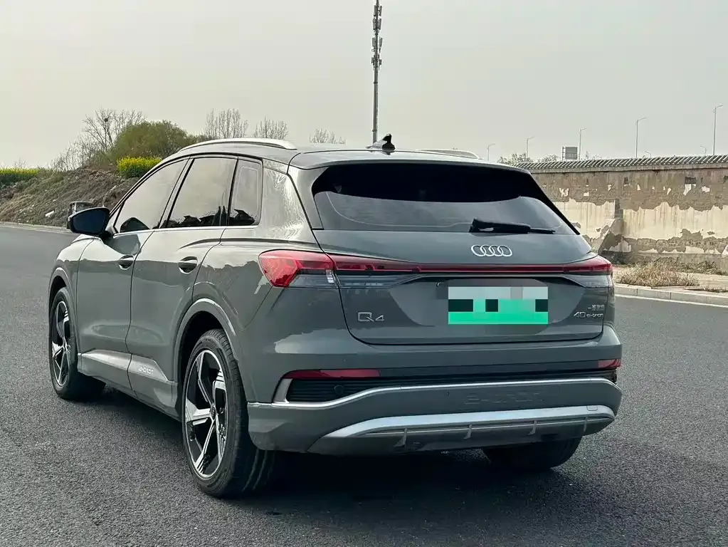 Audi Q4 e-tron — фото 8