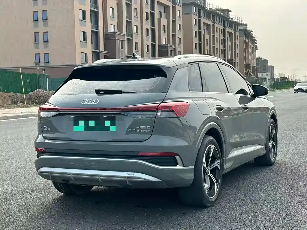 Audi Q4 e-tron — фото 6