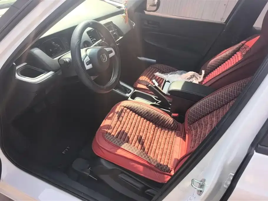 Honda Fit — фото 8