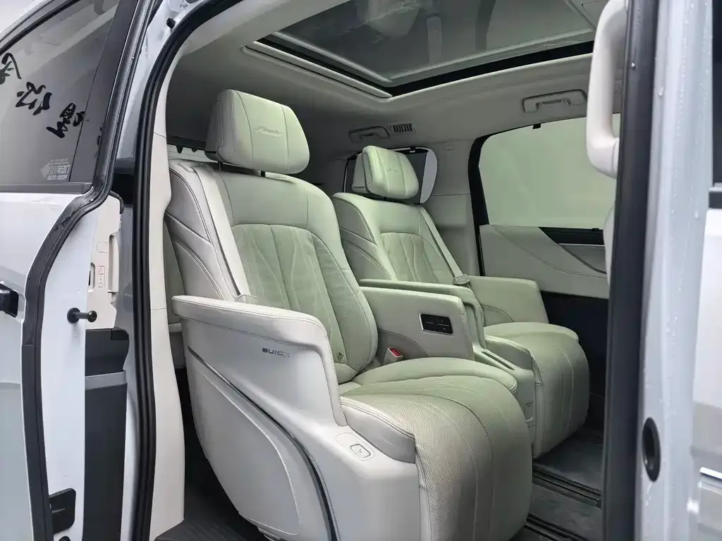 Buick GL8 Hybrid — фото 2