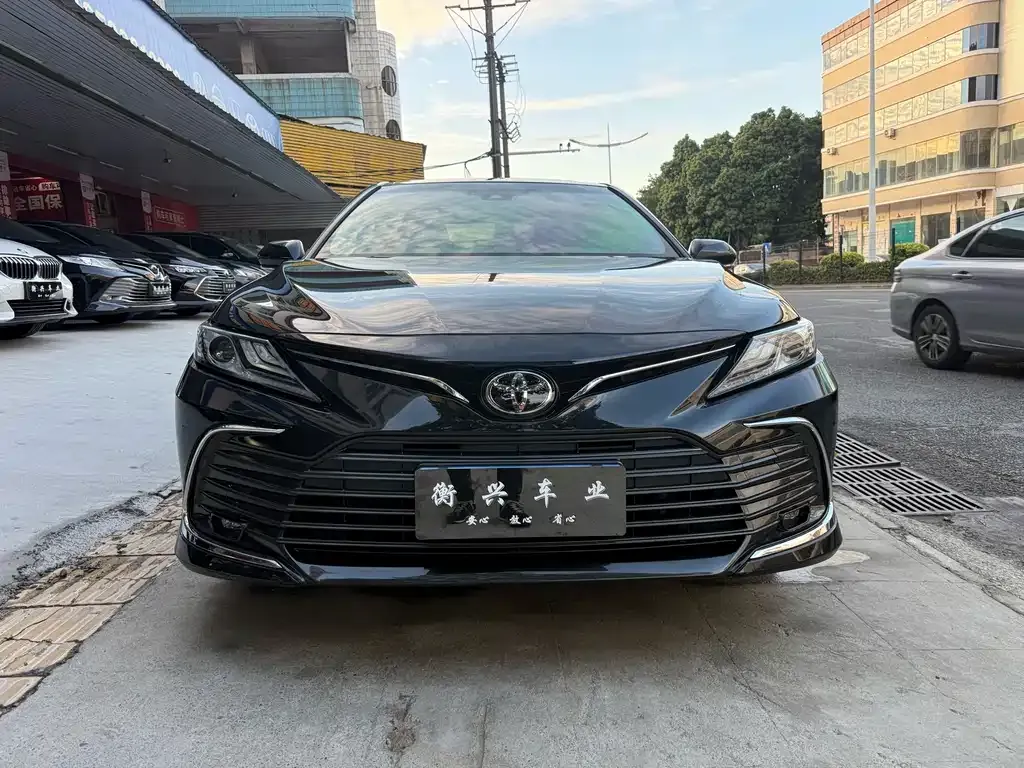 Toyota Camry — фото 2