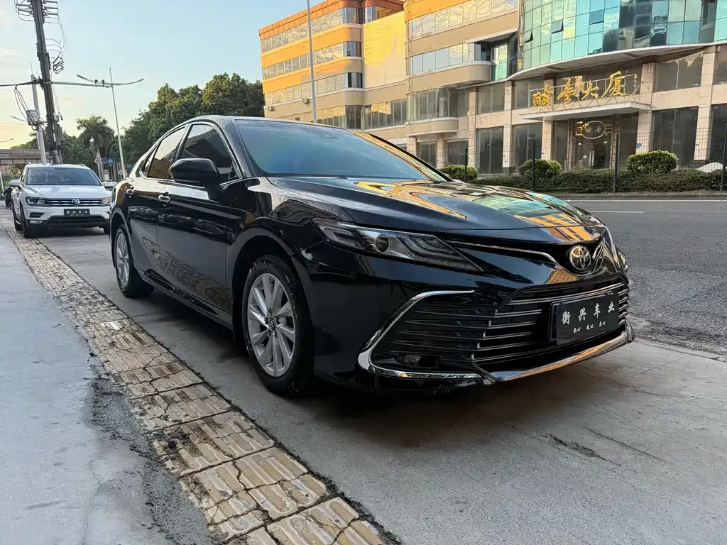 Toyota Camry — фото 6