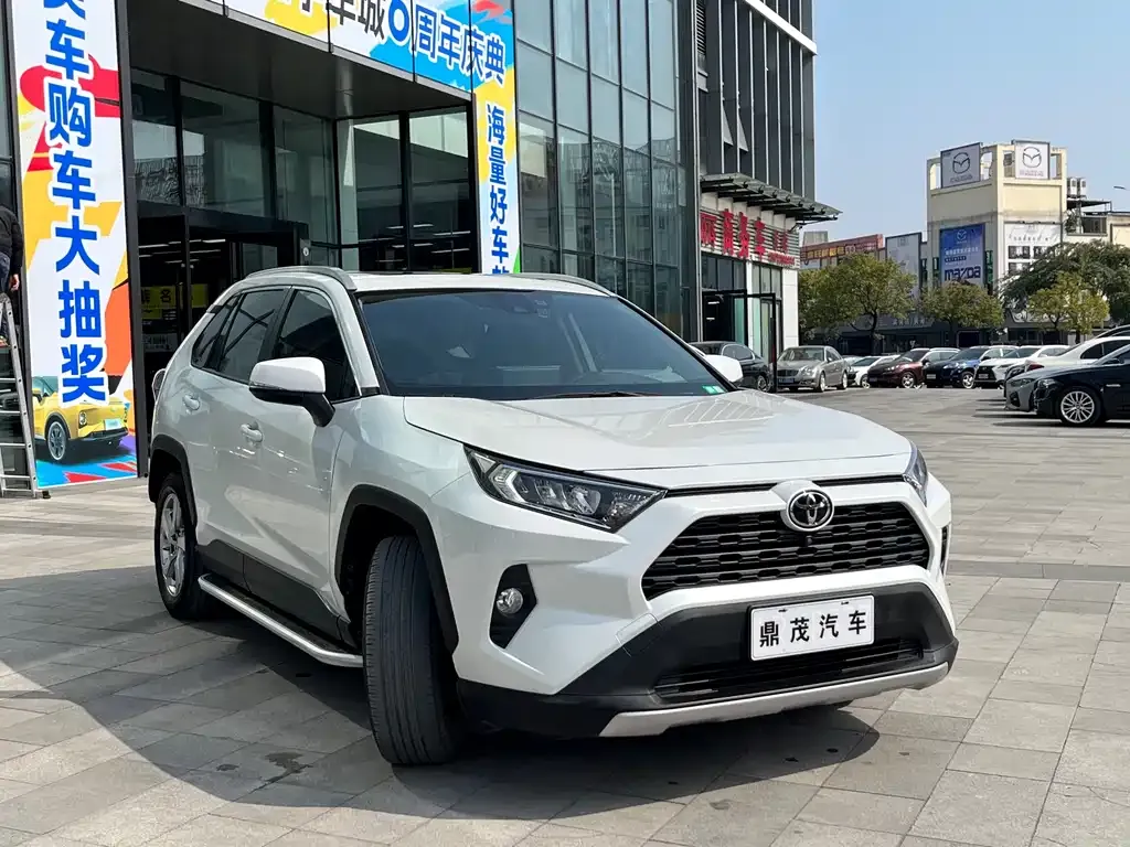 Toyota RAV4 — фото 4