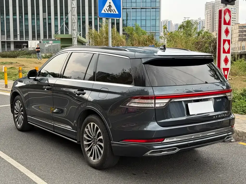 Lincoln Aviator — фото 9