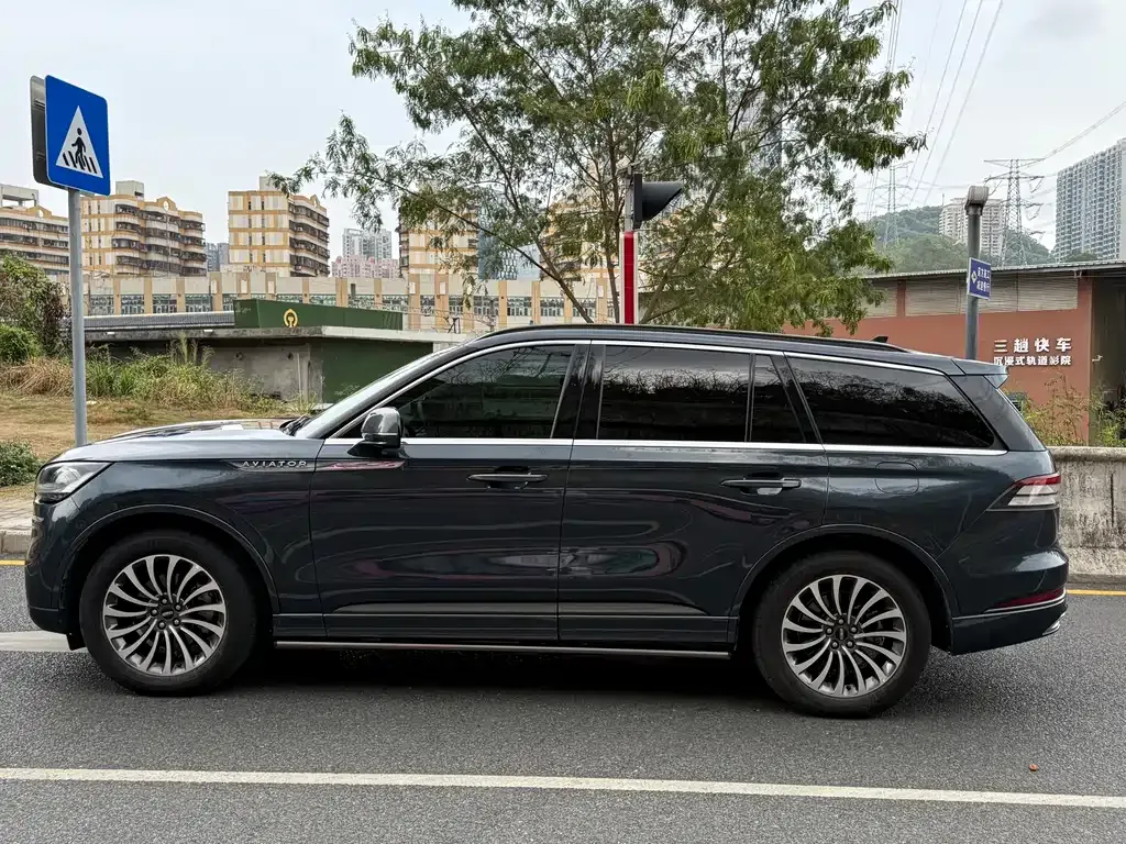 Lincoln Aviator — фото 10