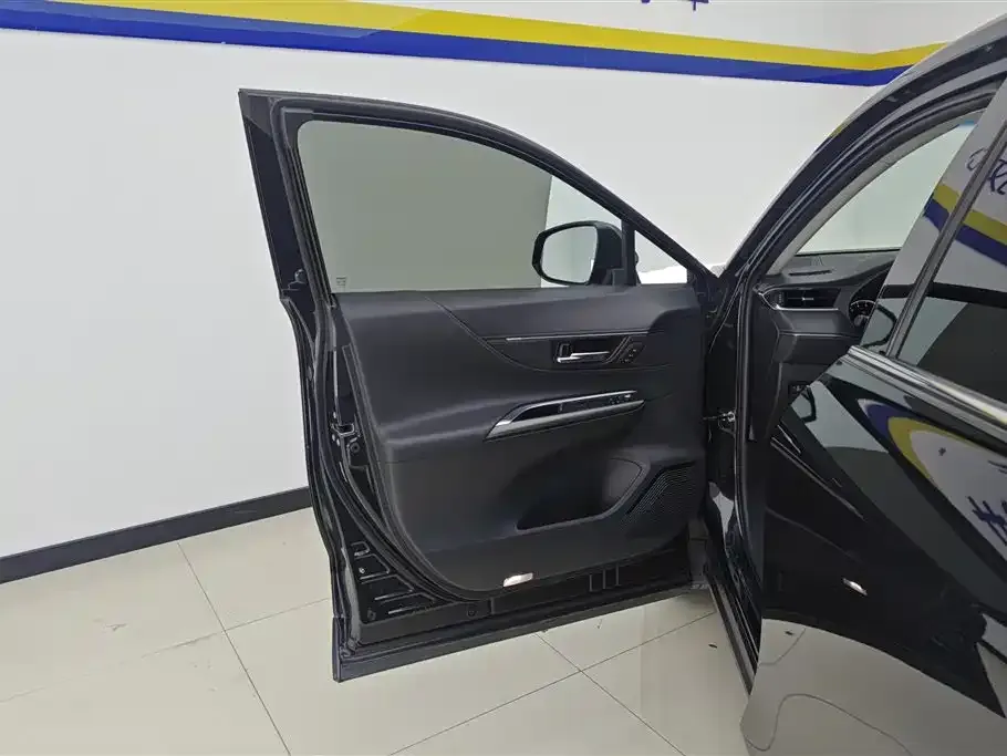 Toyota Harrier — фото 2