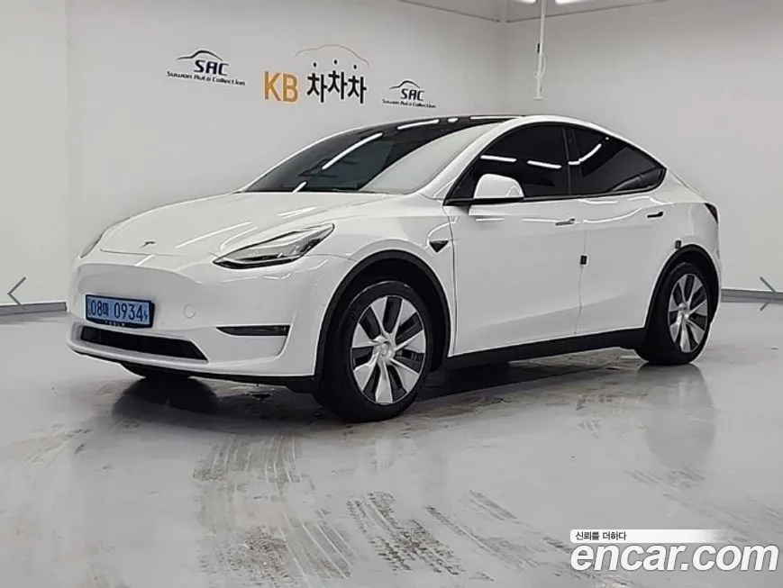 Tesla Model Y — фото 1