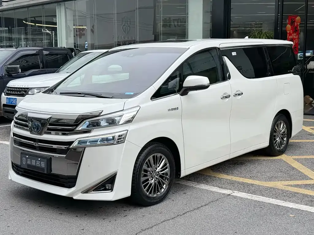 Toyota Vellfire — фото 1