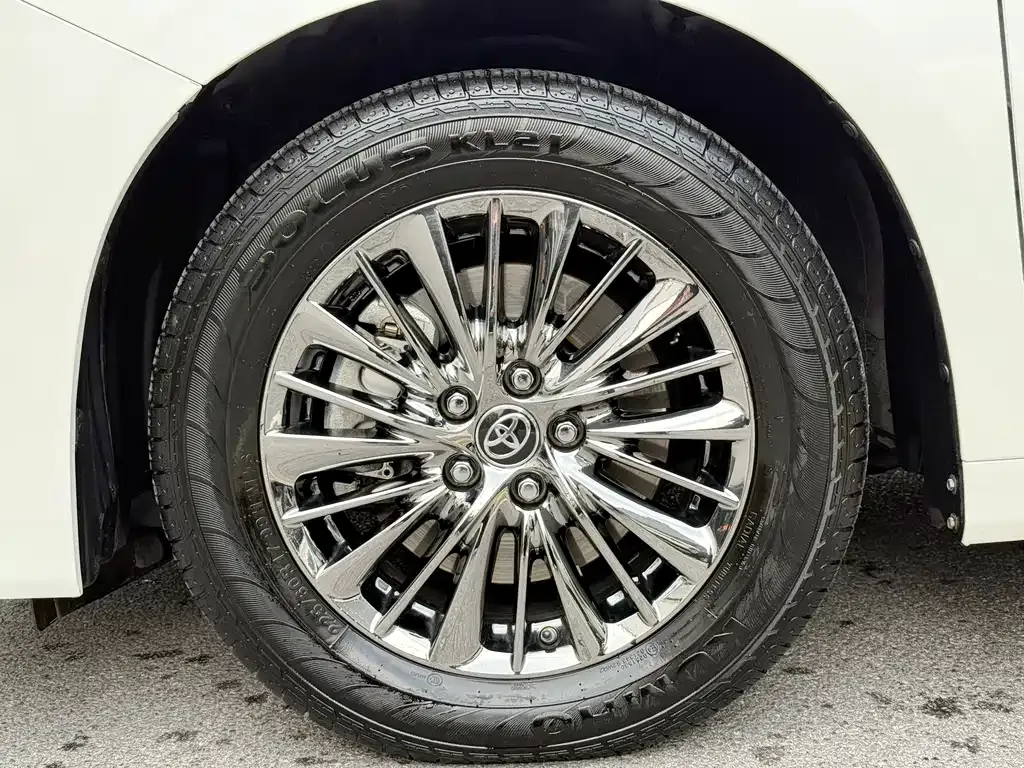 Toyota Vellfire — фото 10