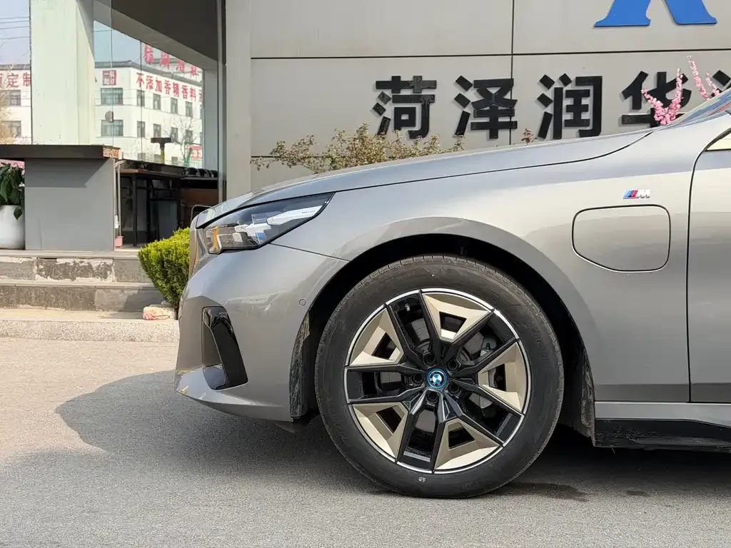 BMW i5 — фото 6
