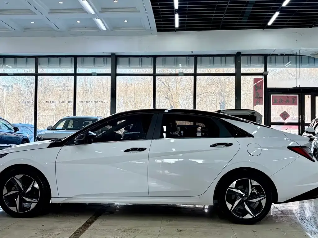Hyundai Elantra — фото 4