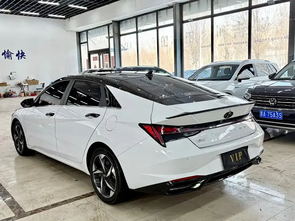 Hyundai Elantra — фото 6