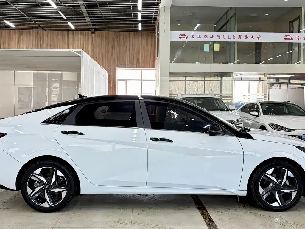 Hyundai Elantra — фото 5