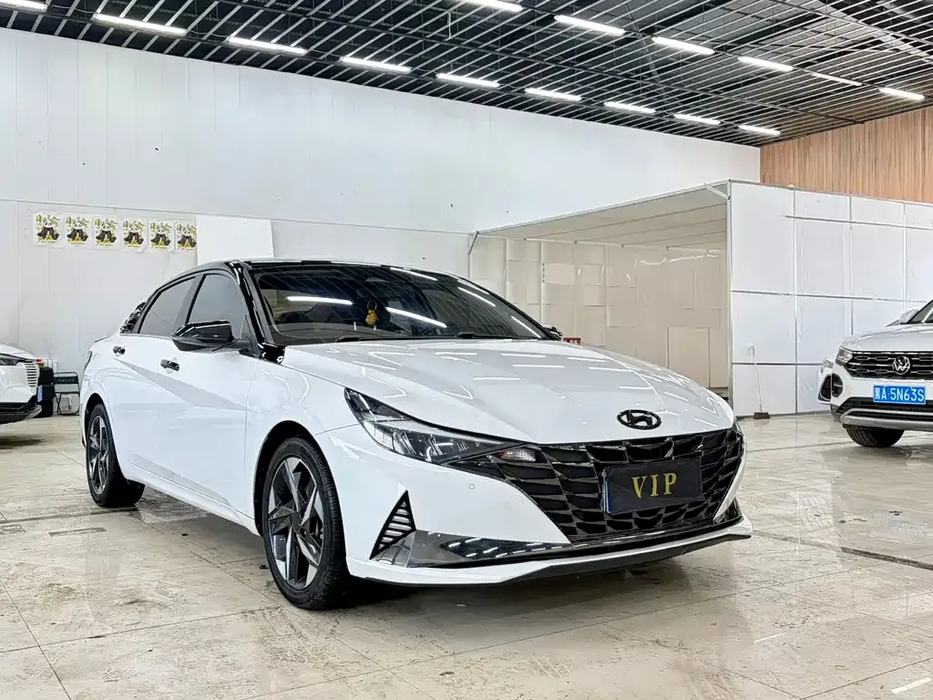 Hyundai Elantra — фото 10