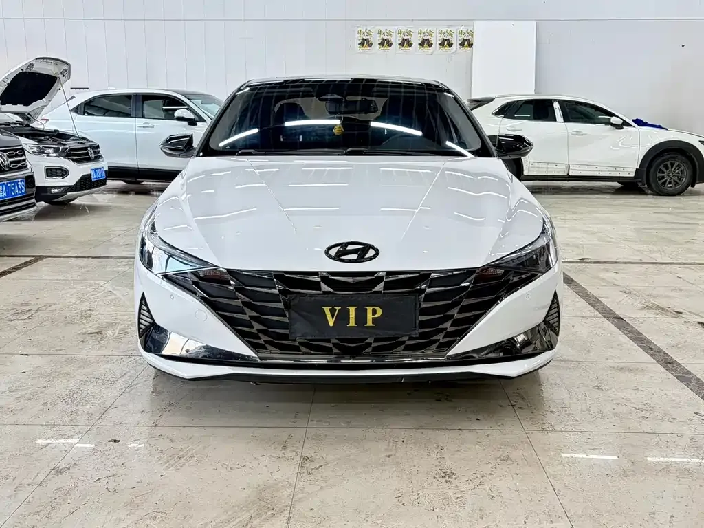 Hyundai Elantra — фото 3