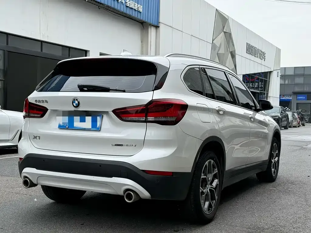 BMW X1 — фото 8