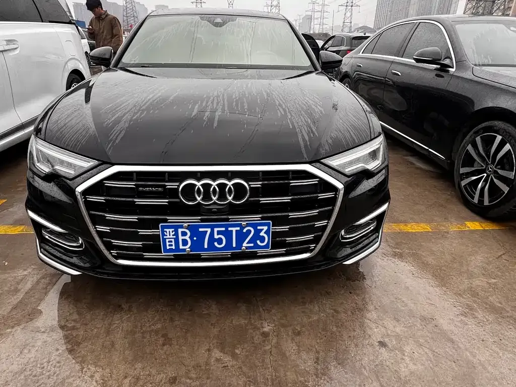 Audi A6L — фото 1