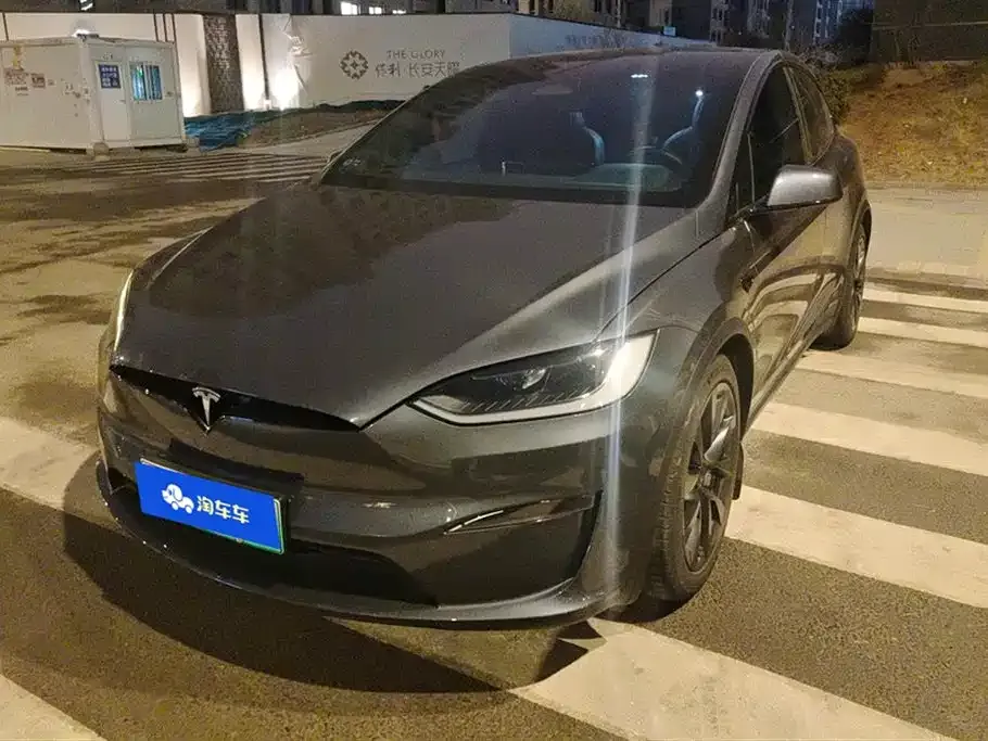 Tesla Model X — фото 1