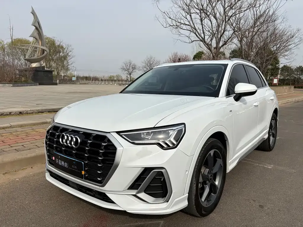 Audi Q3 — фото 1