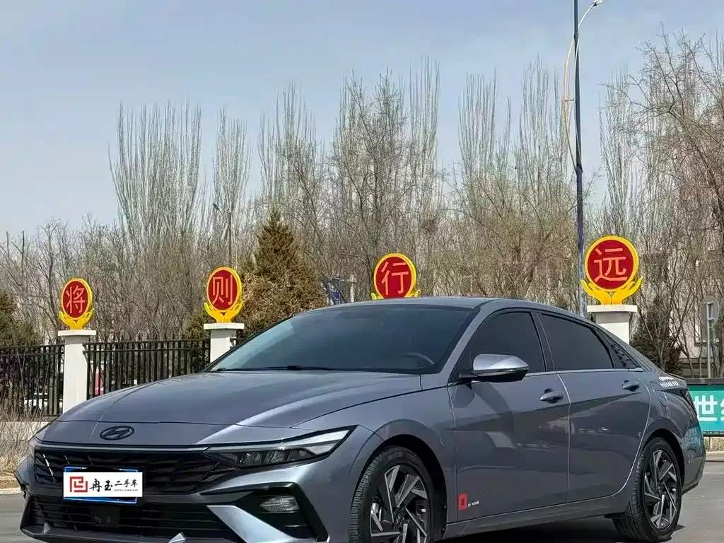 Hyundai Elantra — фото 1
