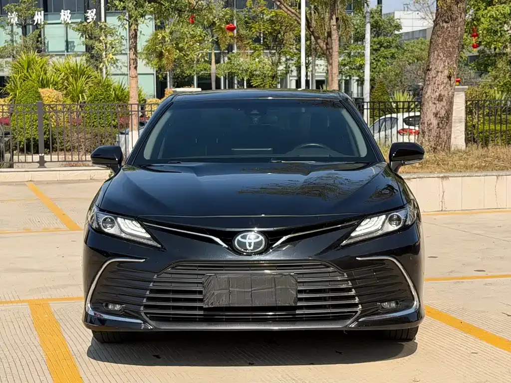 Toyota Camry — фото 2