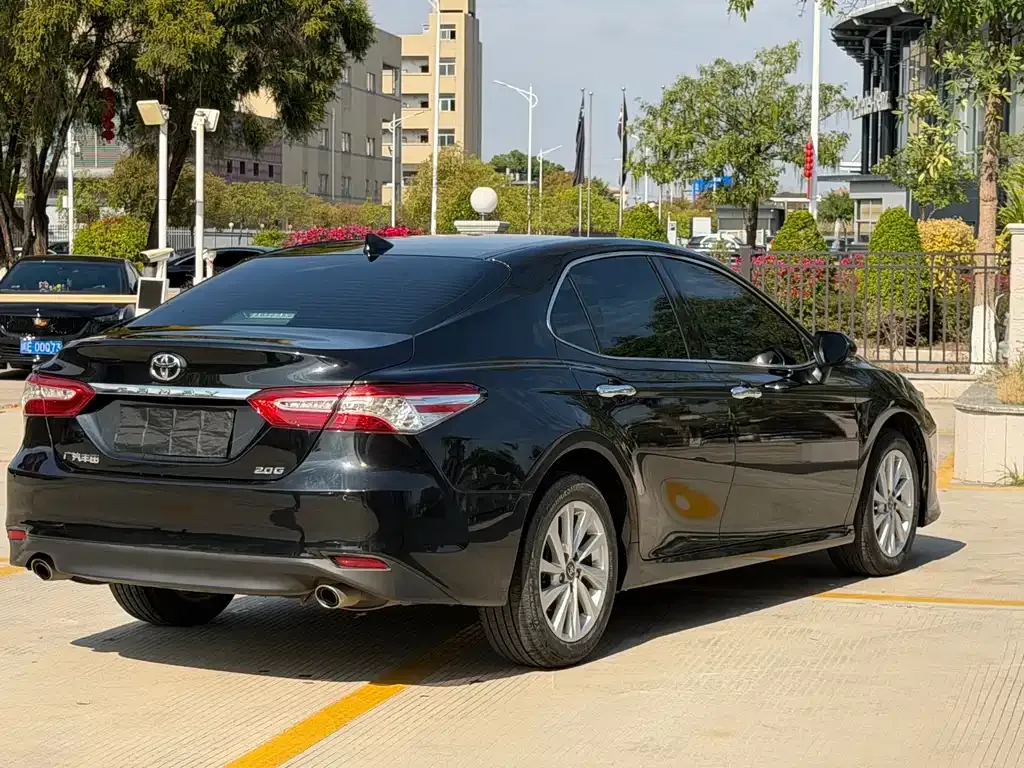 Toyota Camry — фото 8