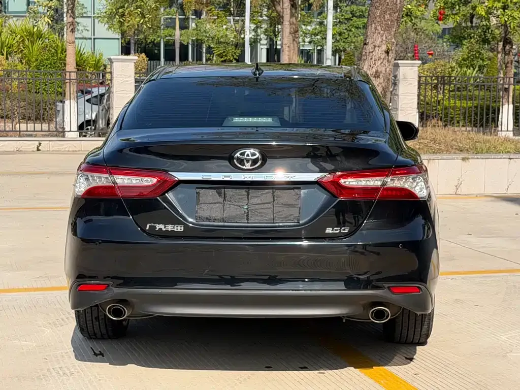 Toyota Camry — фото 6