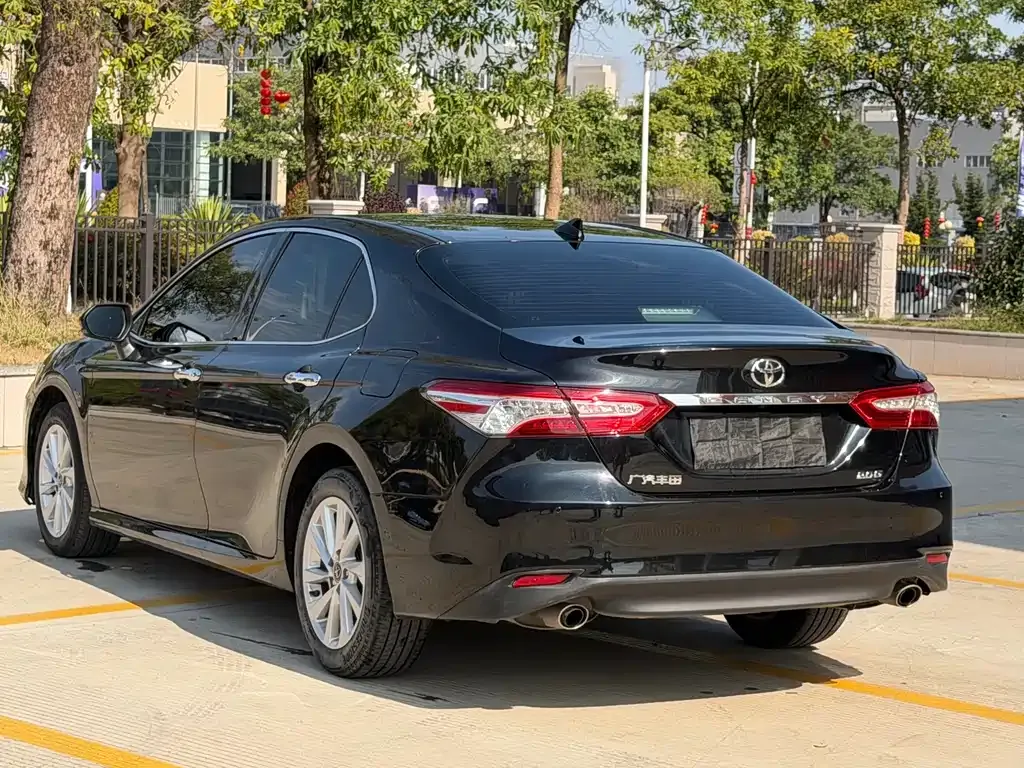 Toyota Camry — фото 7