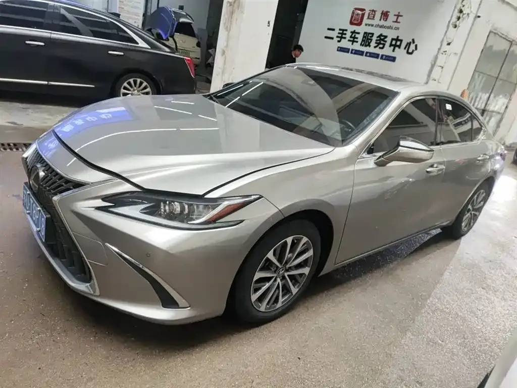 Lexus ES — фото 1