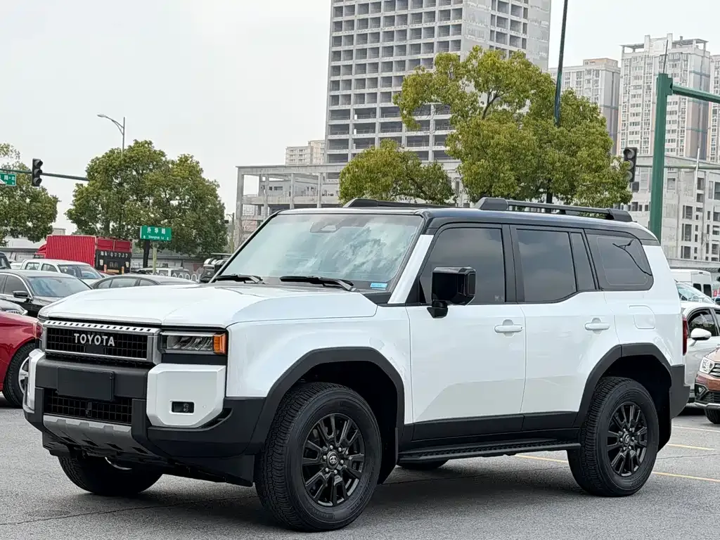Toyota Prado — фото 1