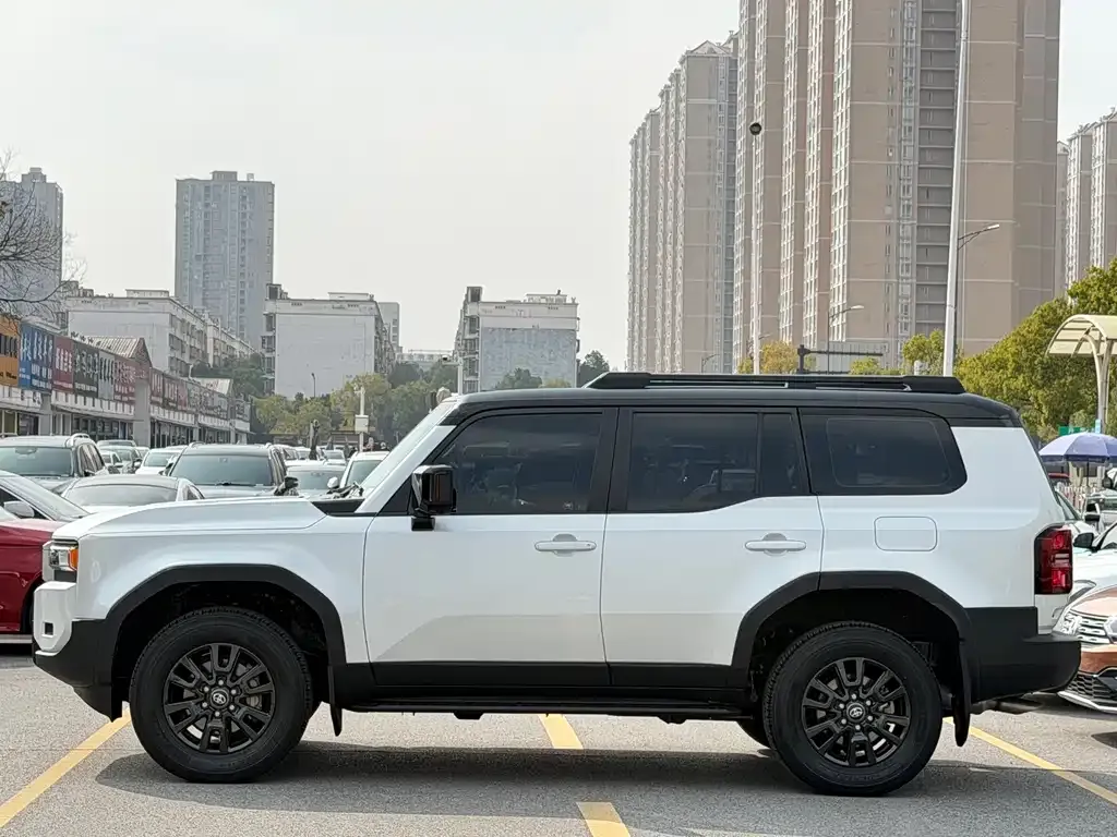 Toyota Prado — фото 7