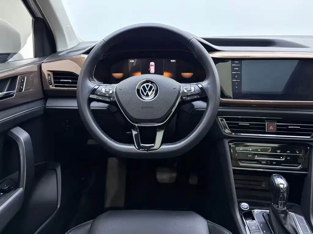 Volkswagen Tharu — фото 3