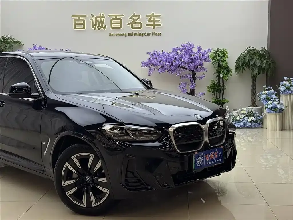 BMW iX3 — фото 9