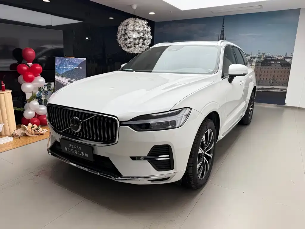 Volvo XC60 — фото 1