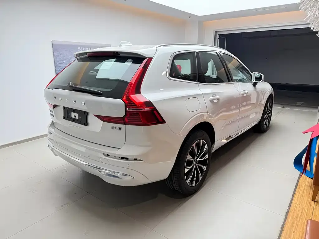 Volvo XC60 — фото 9
