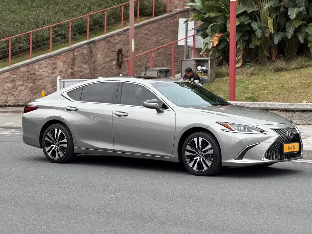 Lexus ES — фото 10