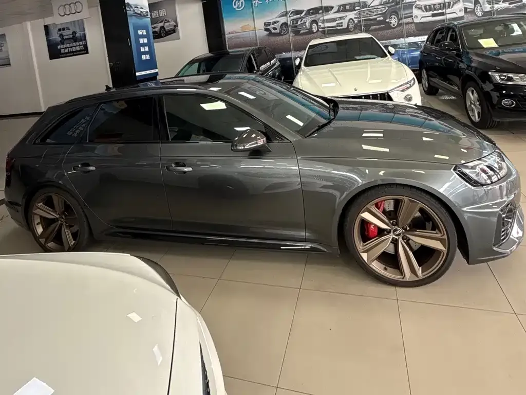 Audi RS 4 — фото 5