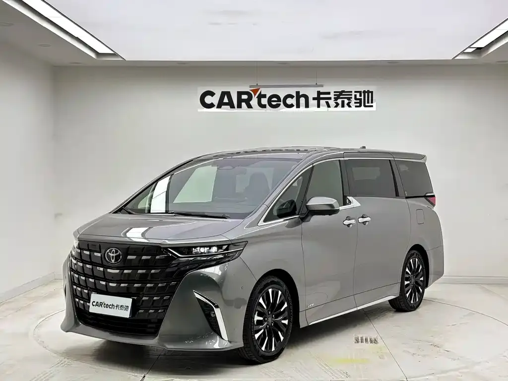 Toyota Alphard — фото 1