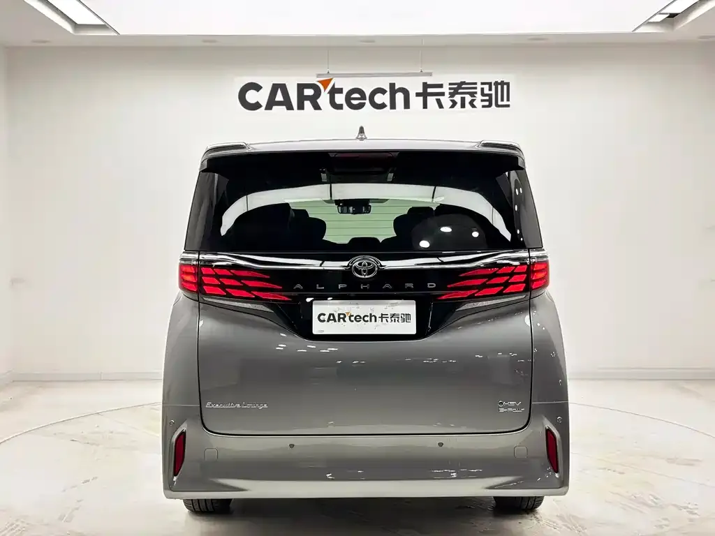 Toyota Alphard — фото 4