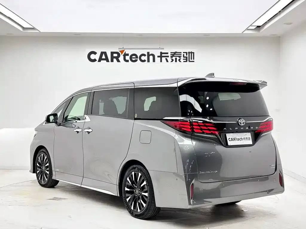 Toyota Alphard — фото 6