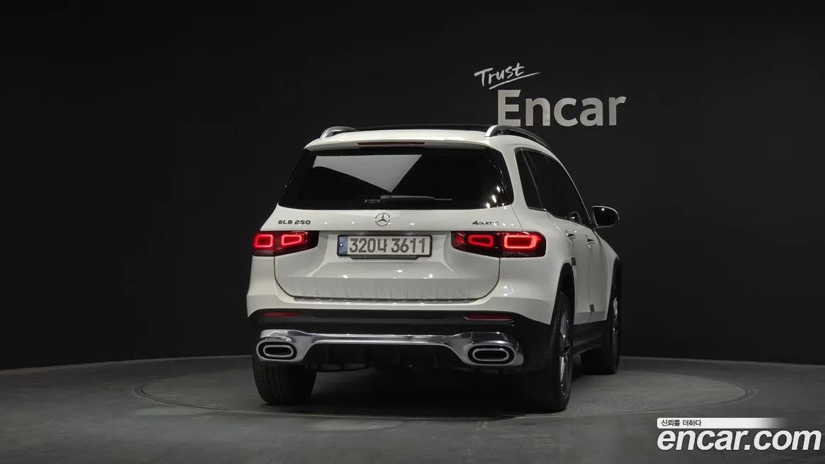 Mercedes-Benz GLB-Class — фото 9