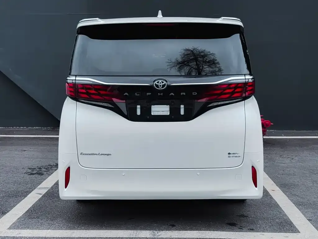 Toyota Alphard — фото 2