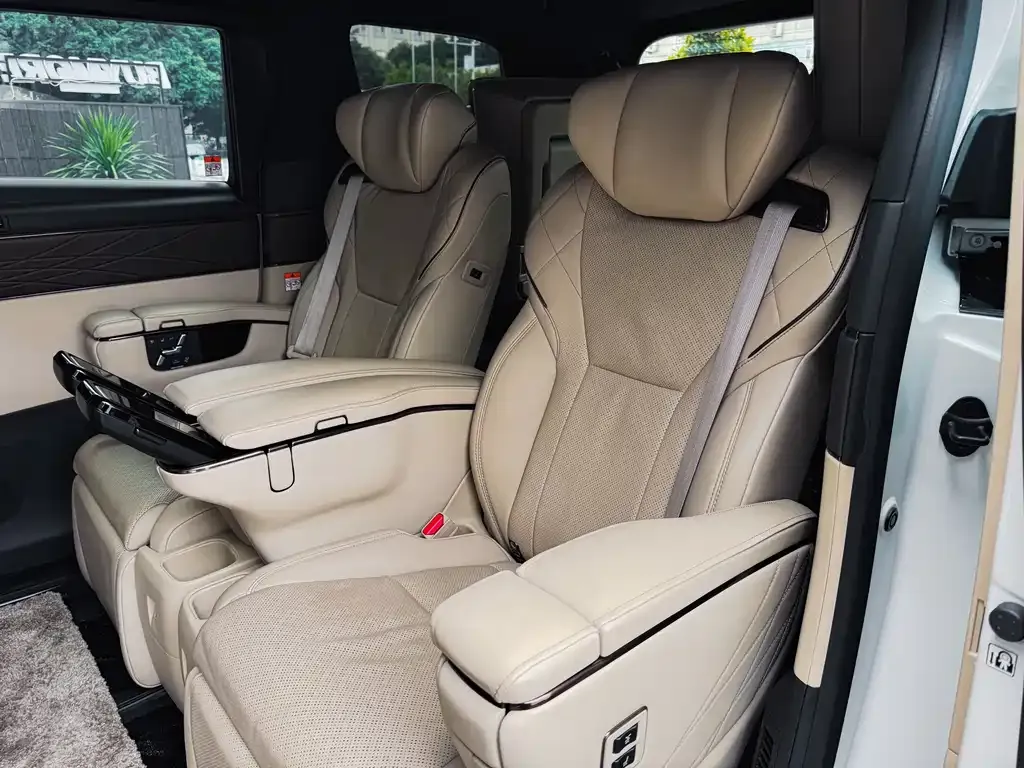 Toyota Alphard — фото 4